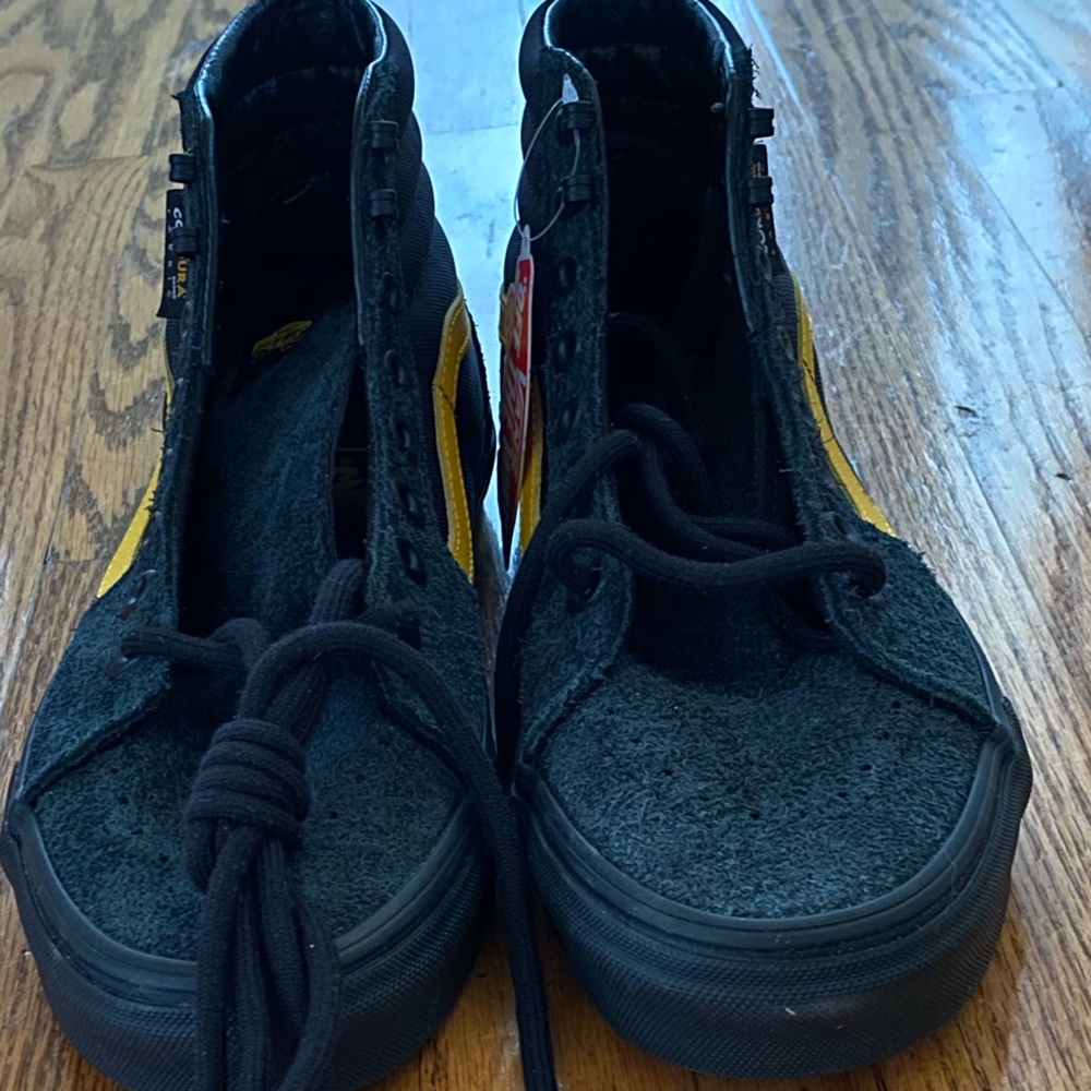 NEW Vans High Top Sneaker - Picture 3 of 4